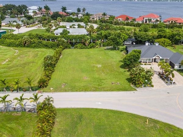 6104 Marsh Point LN, NORTH FORT MYERS, FL 33917