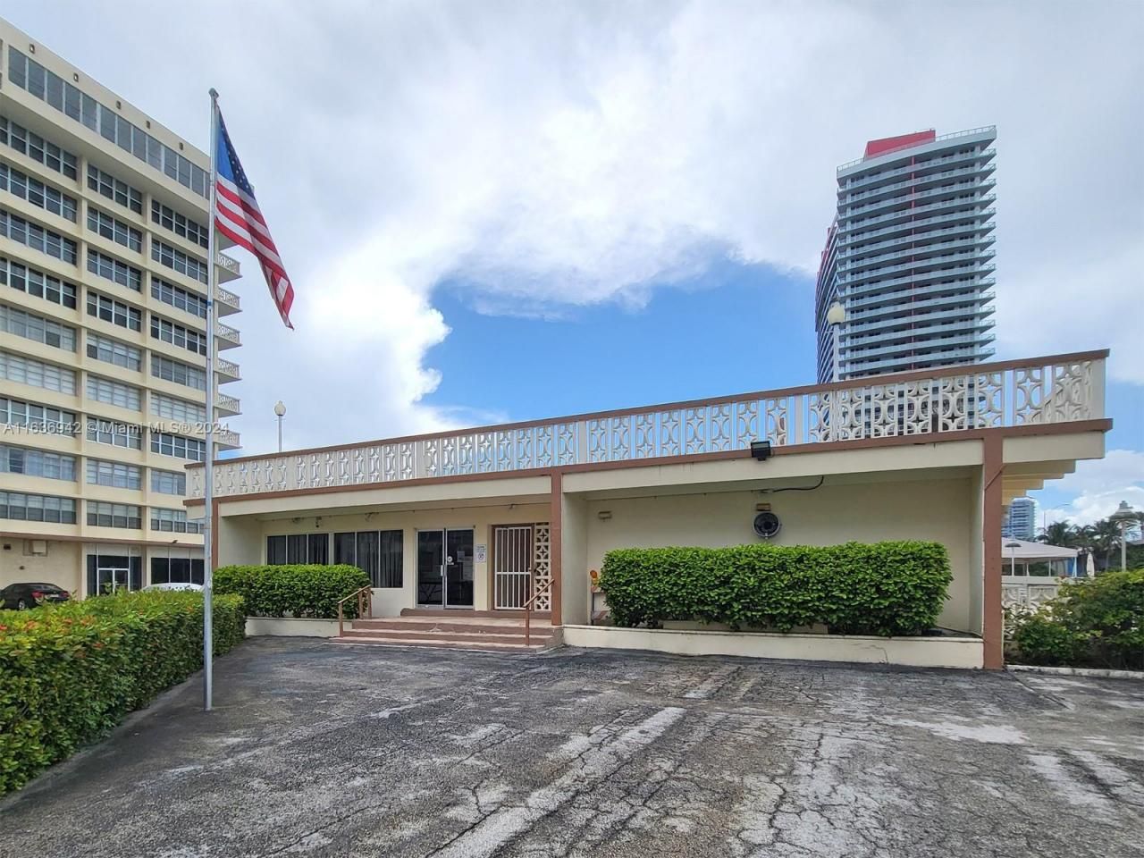 1825 S Ocean Dr, Unit 206, Hallandale Beach, FL 33009 Photo