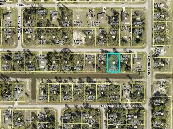 1076 Grove ST E, LEHIGH ACRES, FL 33974