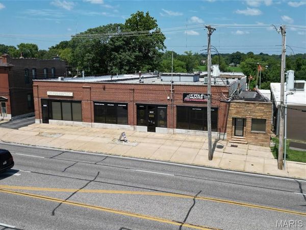 8213 Gravois Road, St Louis, MO 63123