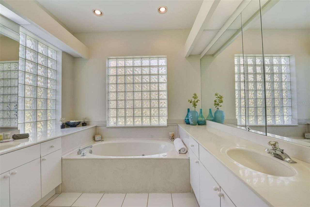 4653 Hadfield Drive, Sarasota, FL 34235 Photo