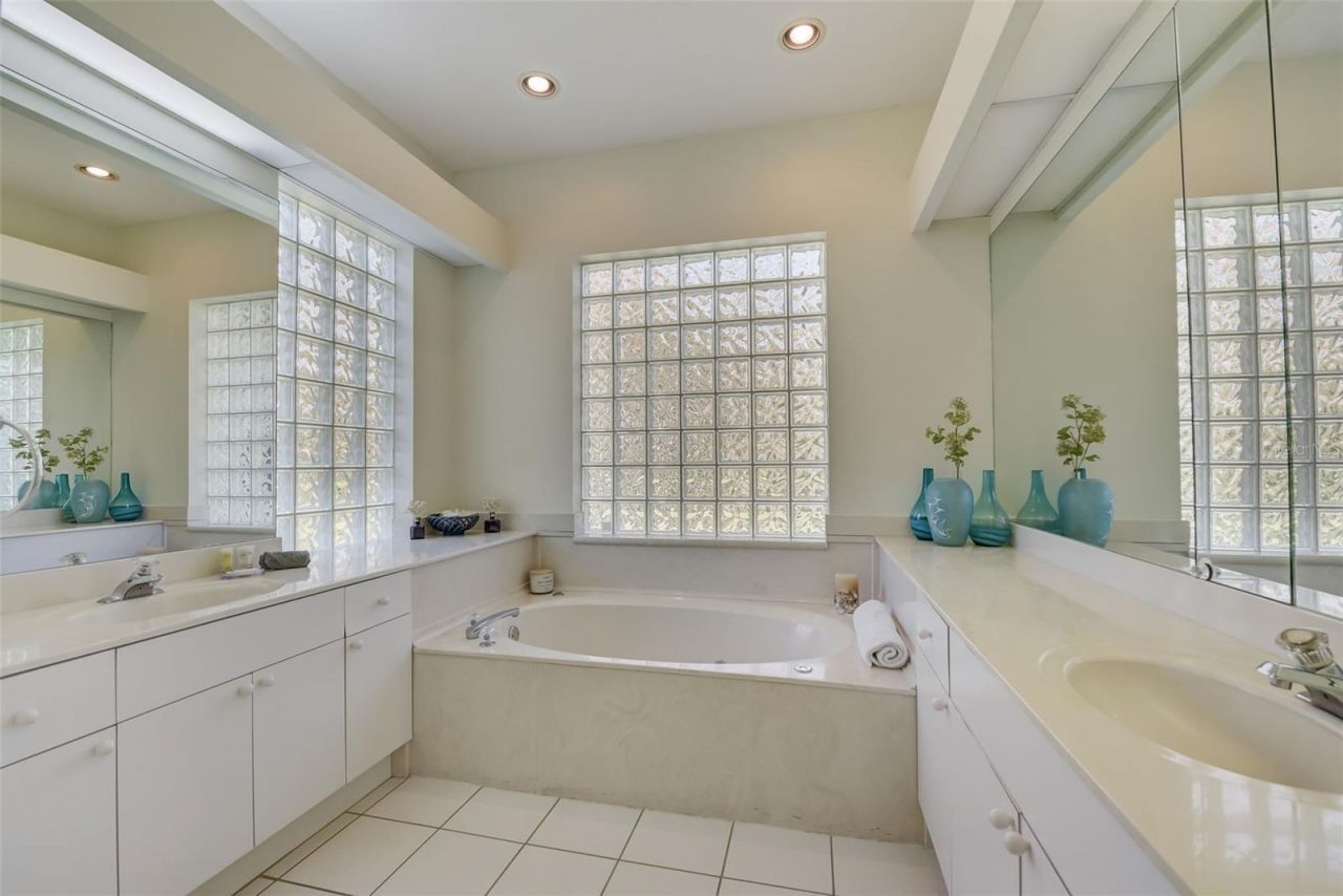 4653 Hadfield Drive, Sarasota, FL 34235 Photo