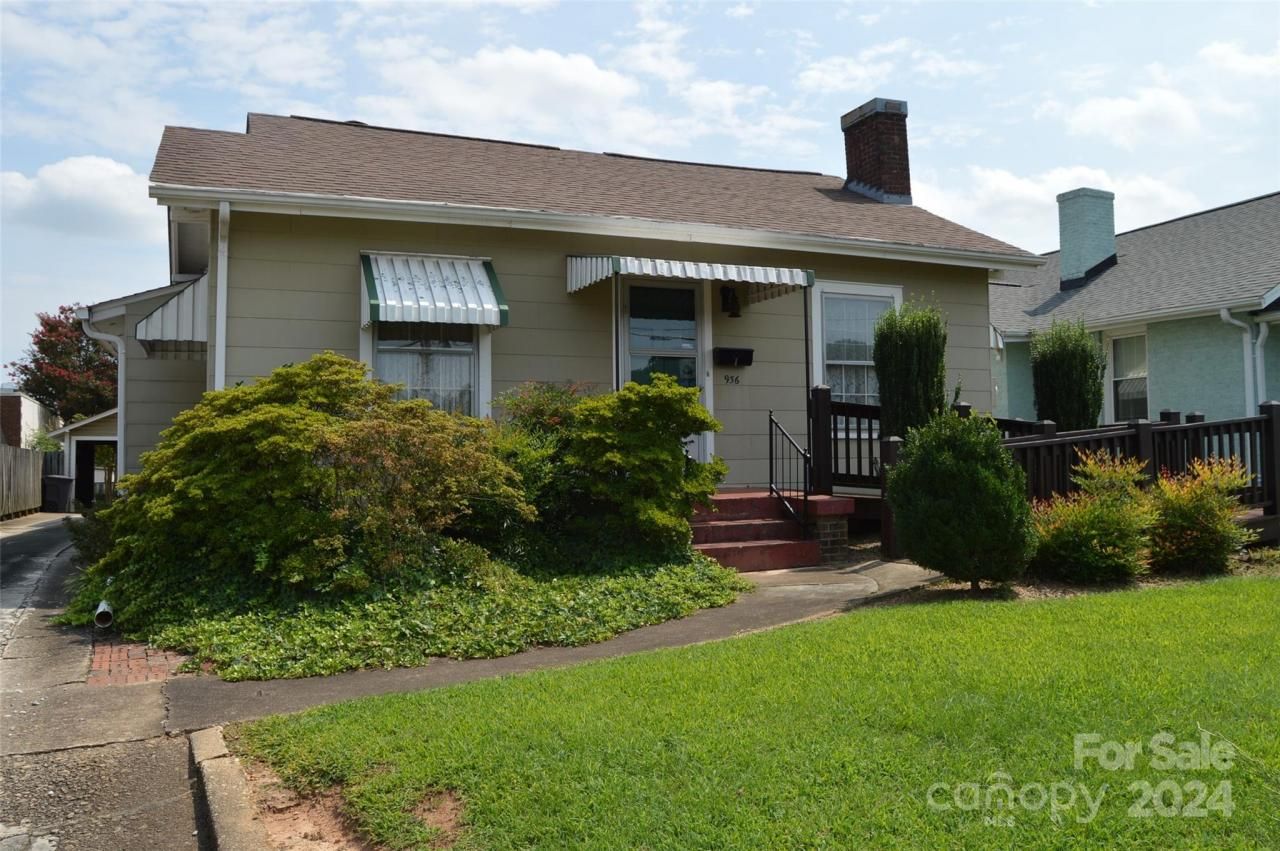 936 Davie Avenue, Statesville, NC 28677 Main Photo