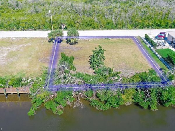 2823 CUSSELL DR, ST. JAMES CITY, FL 33956