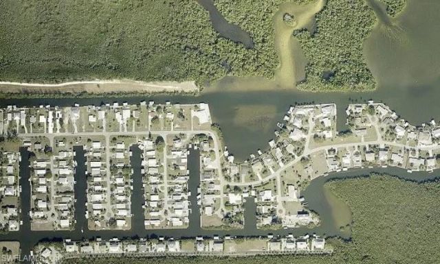 2823 Cussell Dr, Saint James City, FL 33956 Photo