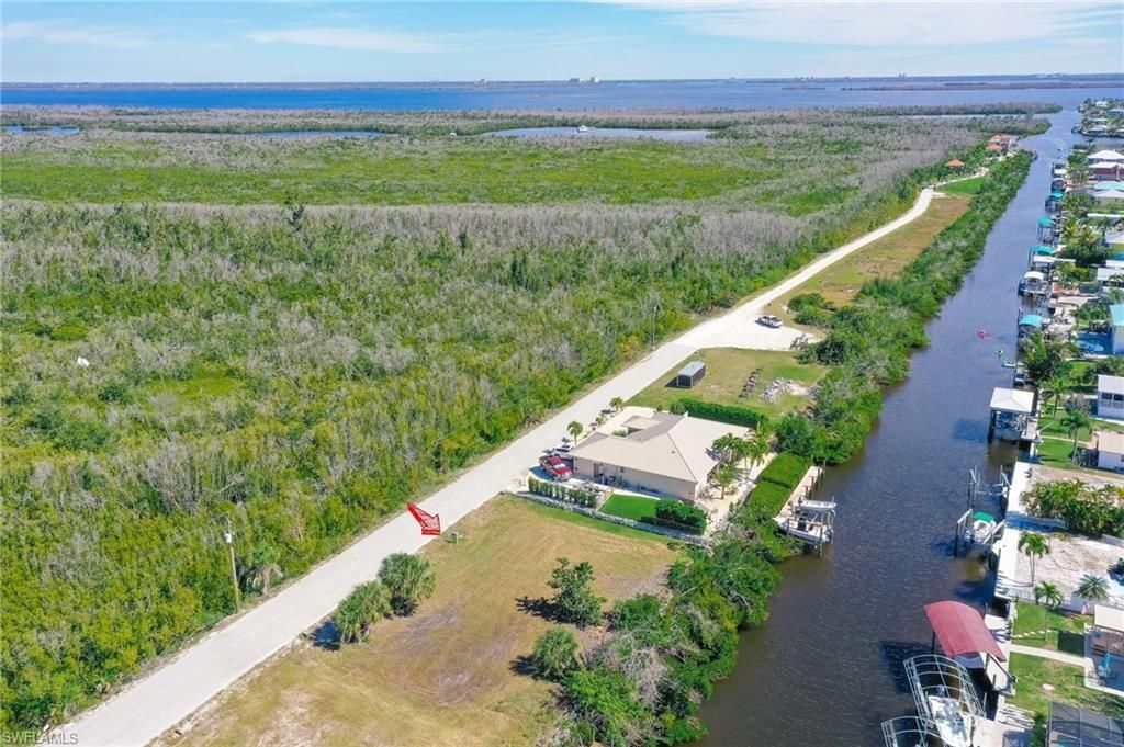 2823 Cussell Dr, Saint James City, FL 33956 Photo