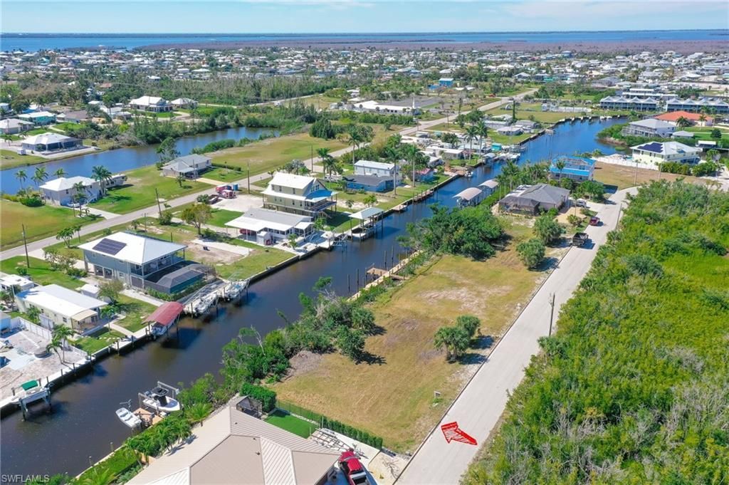 2823 Cussell Dr, Saint James City, FL 33956 Photo