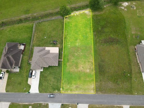 Chestnut St, Iowa, LA 70647