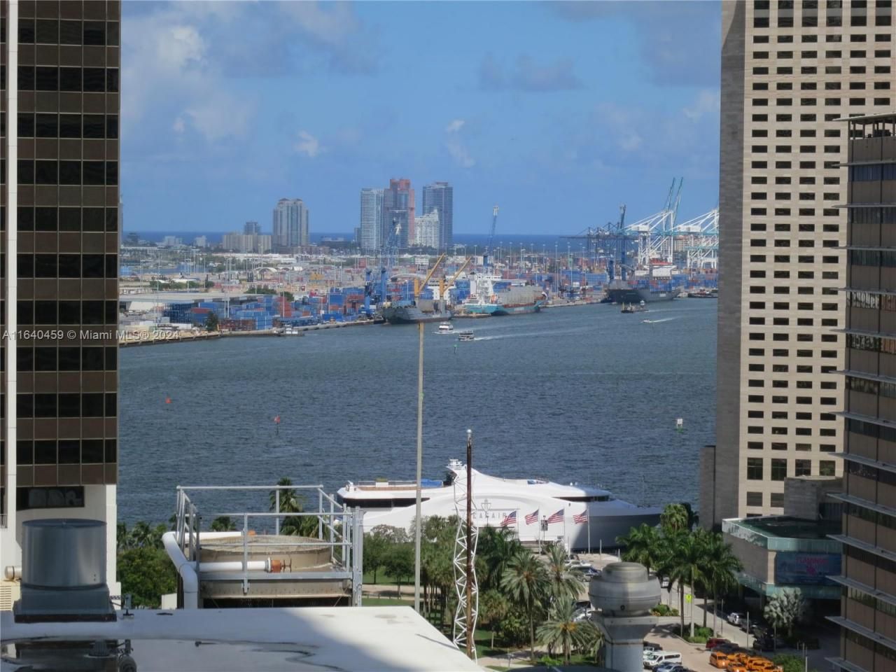 151 SE 1 St, Unit 1902, Miami, FL 33131 Photo