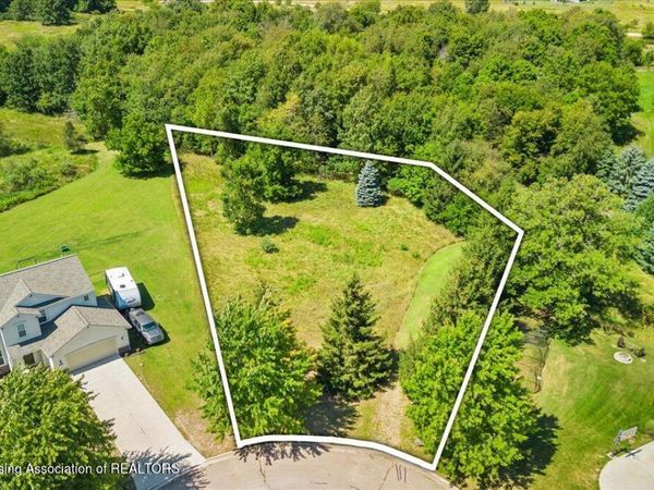 2866 Trillium Creek Way, St. Johns, MI 48879