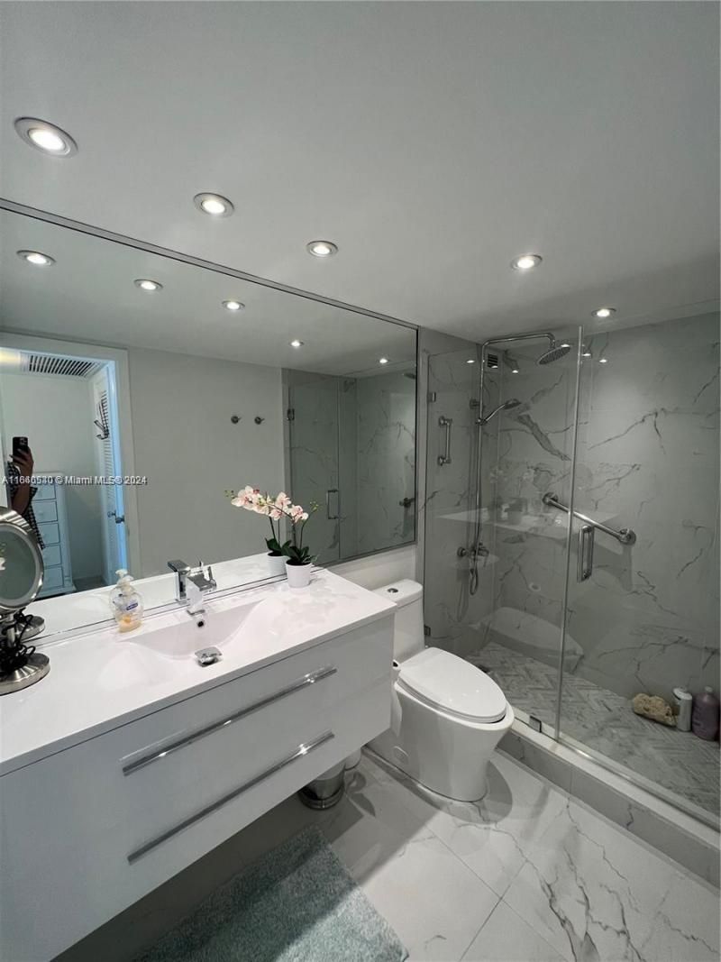 5555 Collins Ave, Unit 7T, Miami Beach, FL 33140 Photo