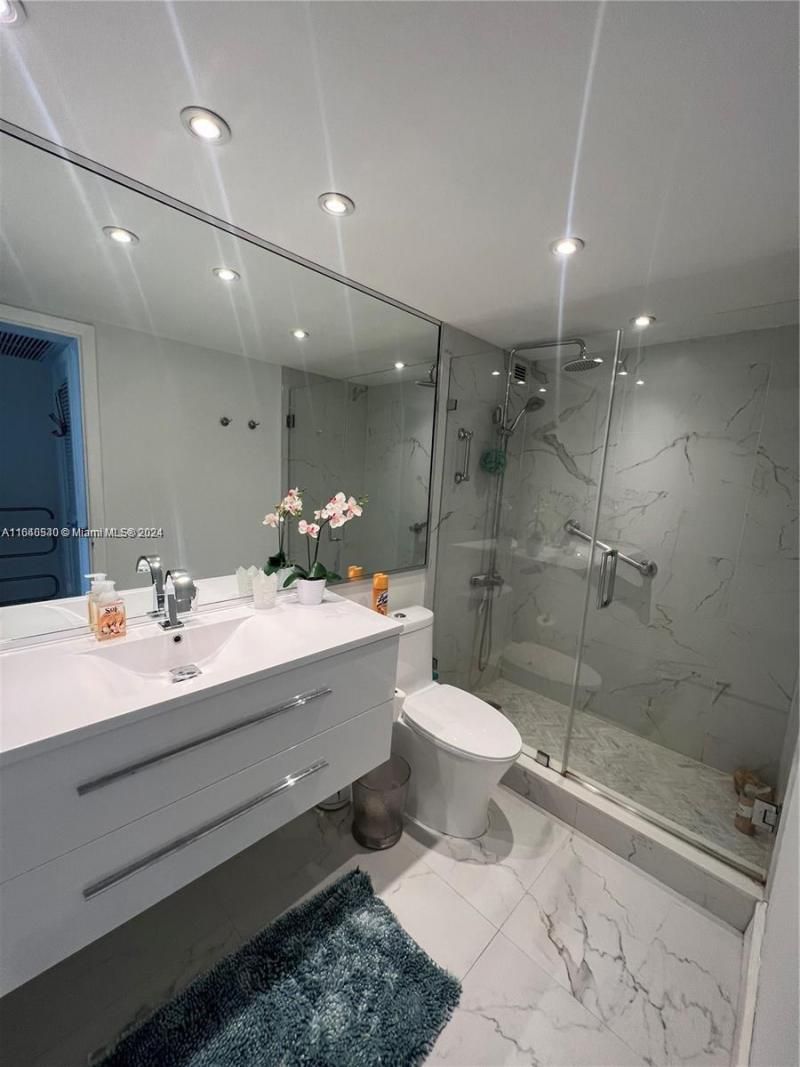 5555 Collins Ave, Unit 7T, Miami Beach, FL 33140 Photo