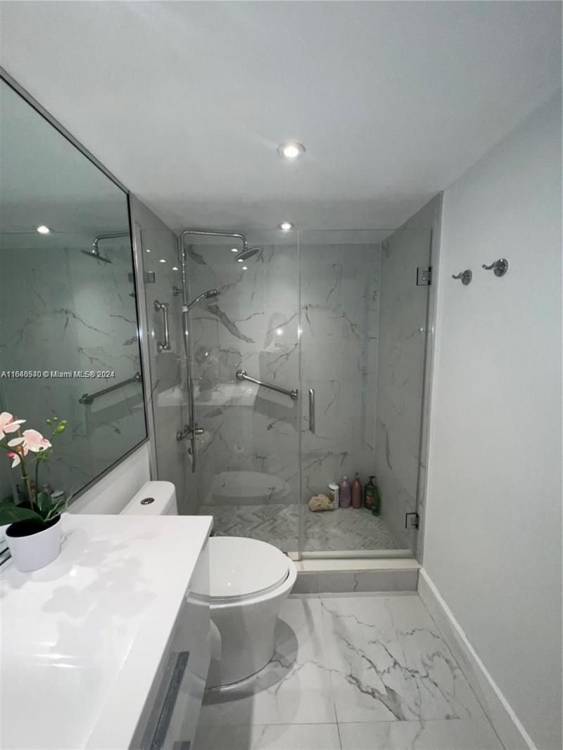 5555 Collins Ave, Unit 7T, Miami Beach, FL 33140 Photo
