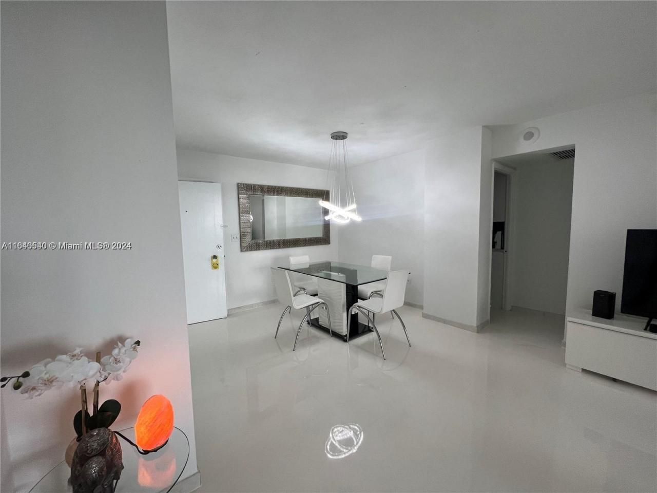 5555 Collins Ave, Unit 7T, Miami Beach, FL 33140 Photo