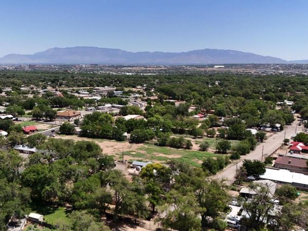 1116 Isleta Boulevard SW, Albuquerque, NM 87105