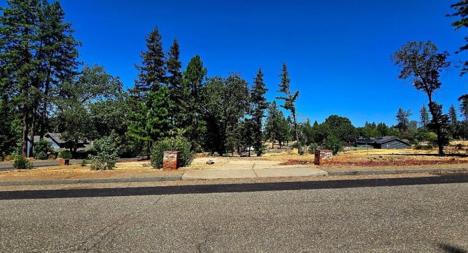 351 Pinewood Dr, Paradise, CA 95969 Photo