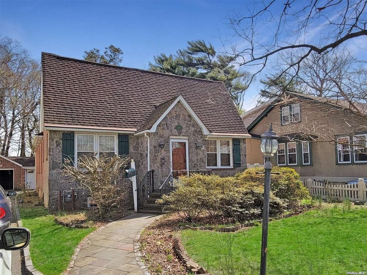 138 Hewlett Avenue, Merrick, NY 11566 Main Photo