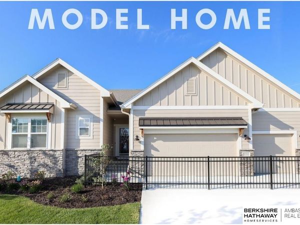 10522 S 113th Street, Papillion, NE 68046