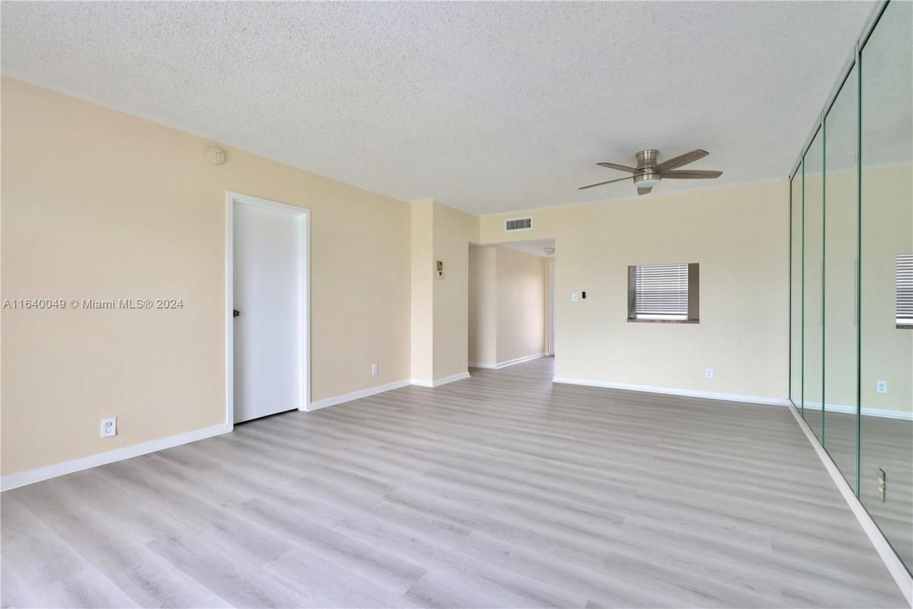 1040 Country Club Dr, Unit 404, Margate, FL 33063 Photo