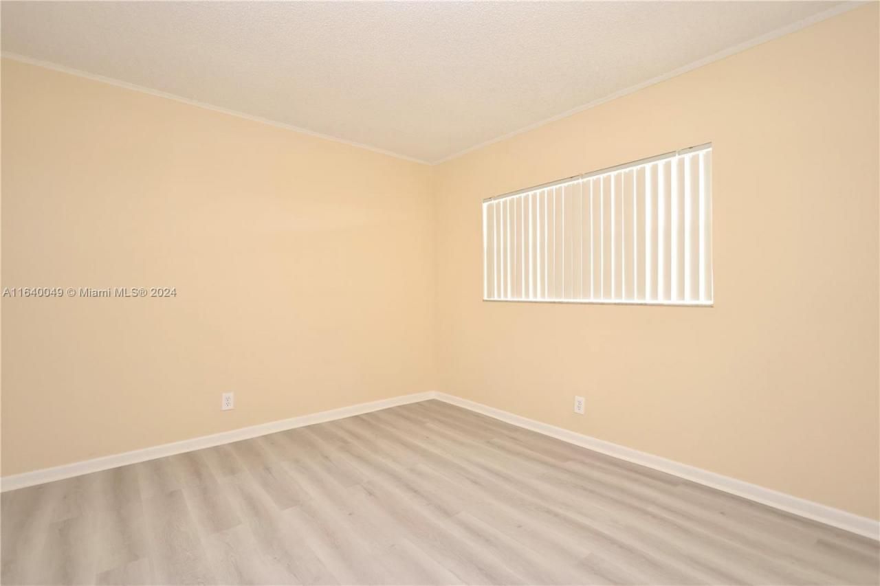 1040 Country Club Dr, Unit 404, Margate, FL 33063 Photo