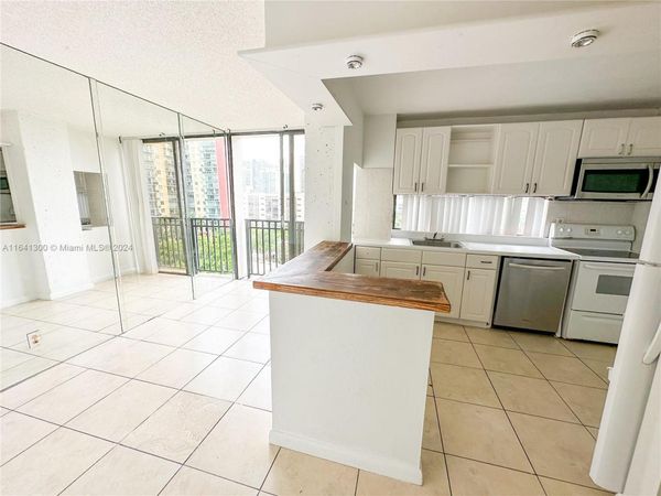 17021 N Bay Rd, Unit 915, Sunny Isles Beach, FL 33160