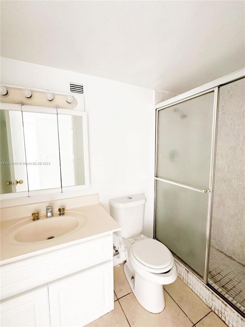 17021 N Bay Rd, Unit 915, Sunny Isles Beach, FL 33160 Photo