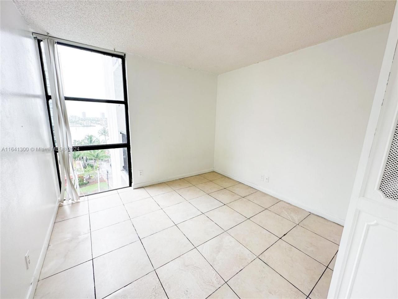 17021 N Bay Rd, Unit 915, Sunny Isles Beach, FL 33160 Photo