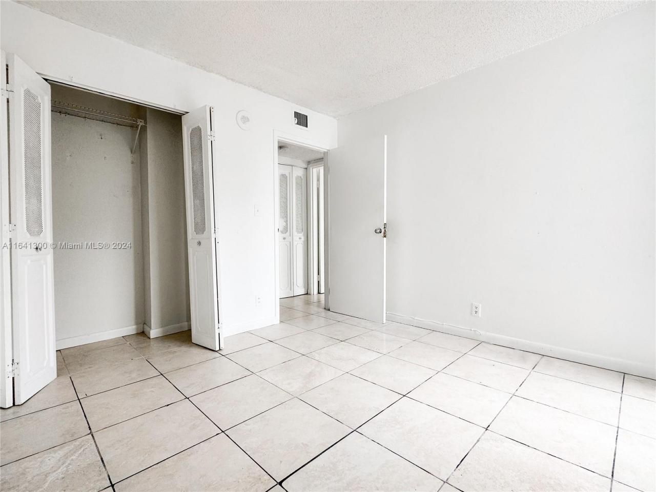 17021 N Bay Rd, Unit 915, Sunny Isles Beach, FL 33160 Photo