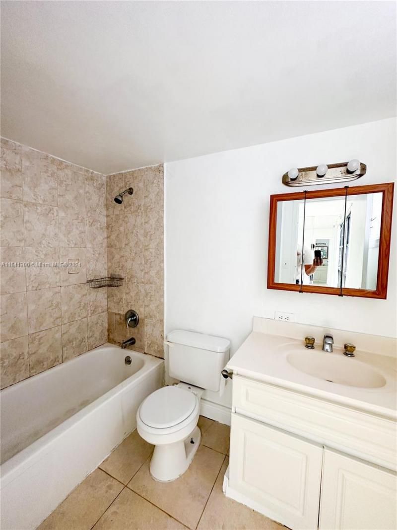 17021 N Bay Rd, Unit 915, Sunny Isles Beach, FL 33160 Photo