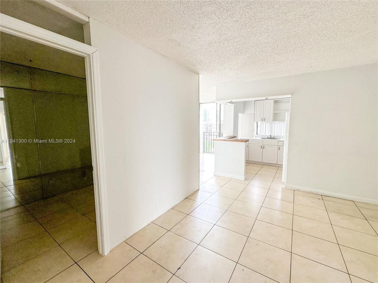 17021 N Bay Rd, Unit 915, Sunny Isles Beach, FL 33160 Photo