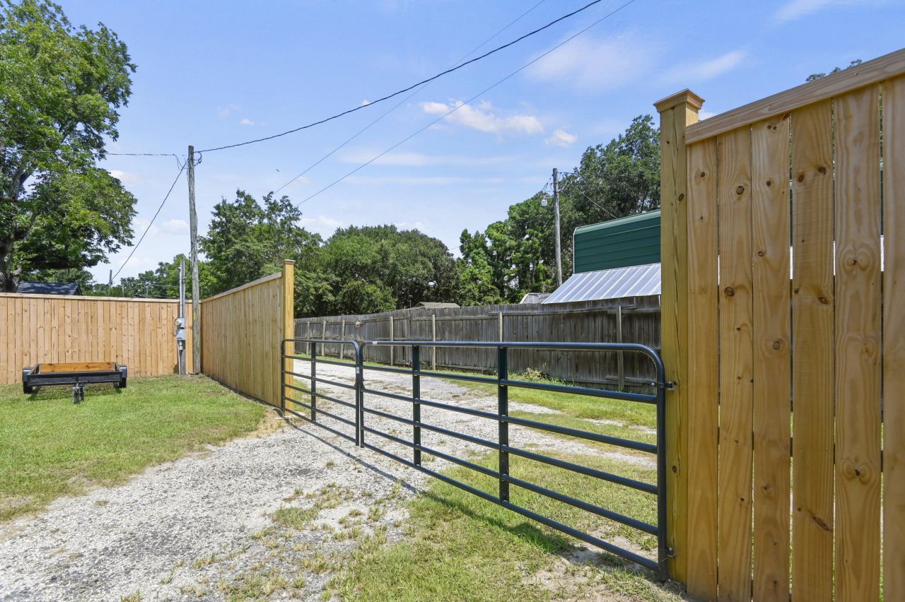 1813 Rifle Range Road Photo 13