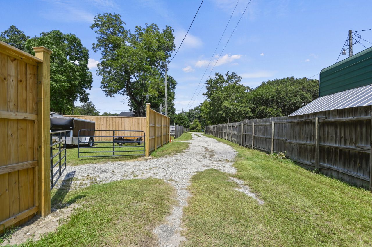 1813 Rifle Range Road Photo 15