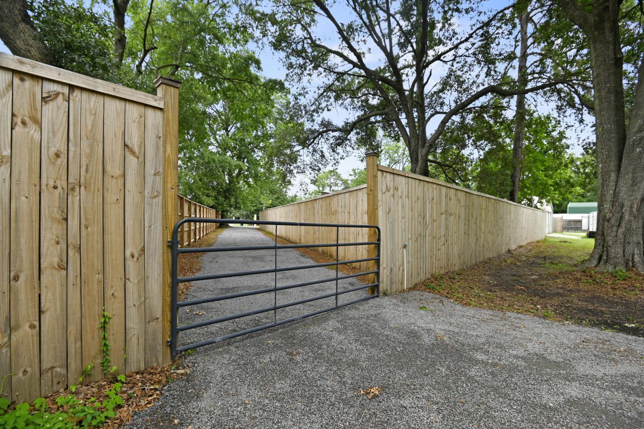 1813 Rifle Range Road Photo 17