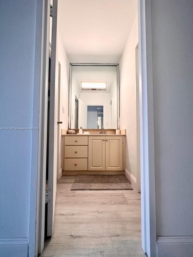 100 Lincoln Rd, Unit 1032, Miami Beach, FL 33139 Photo