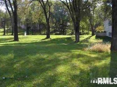 1417 N PARKWAY Drive, Pekin, IL 61554