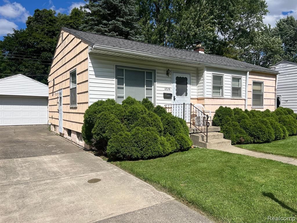 1826 Greenbrook Lane, Flint, MI 48507 Main Photo