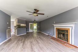 215 Cantilever Court photo 4