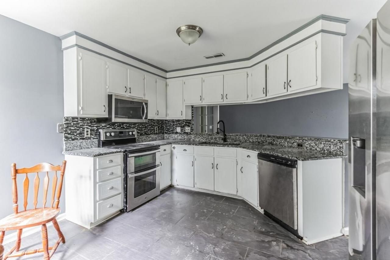 215 Cantilever Court Photo 4