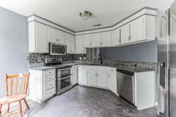 215 Cantilever Court photo 4