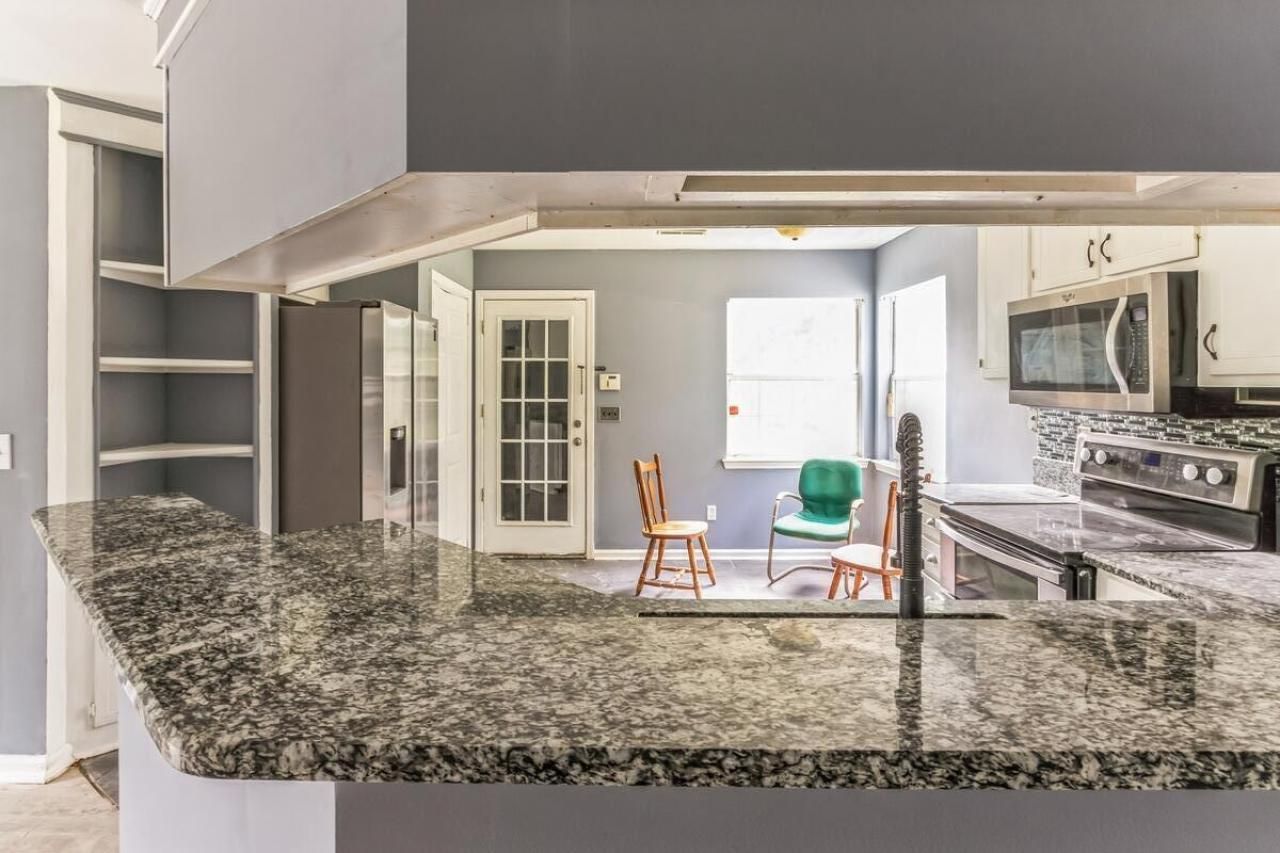 215 Cantilever Court Photo 5