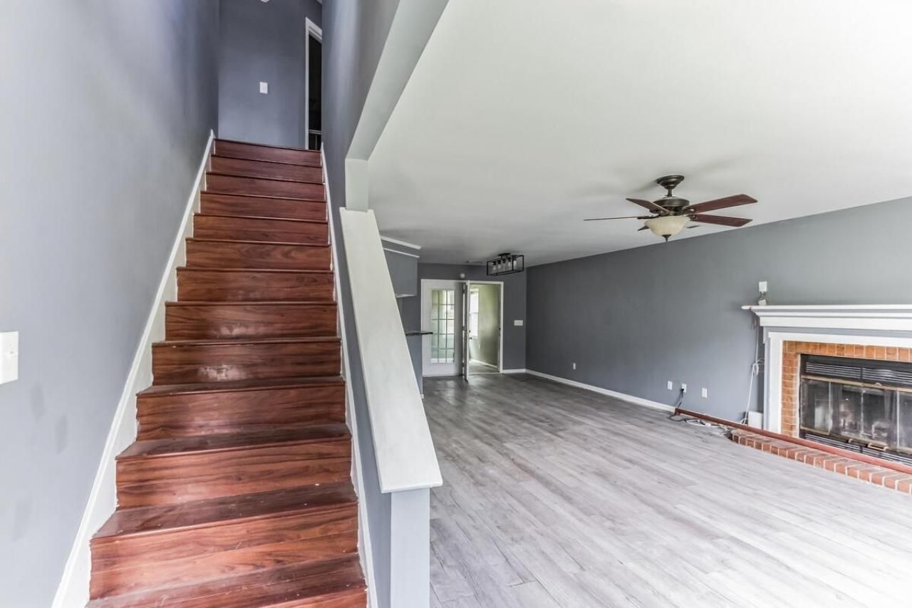 215 Cantilever Court Photo 6