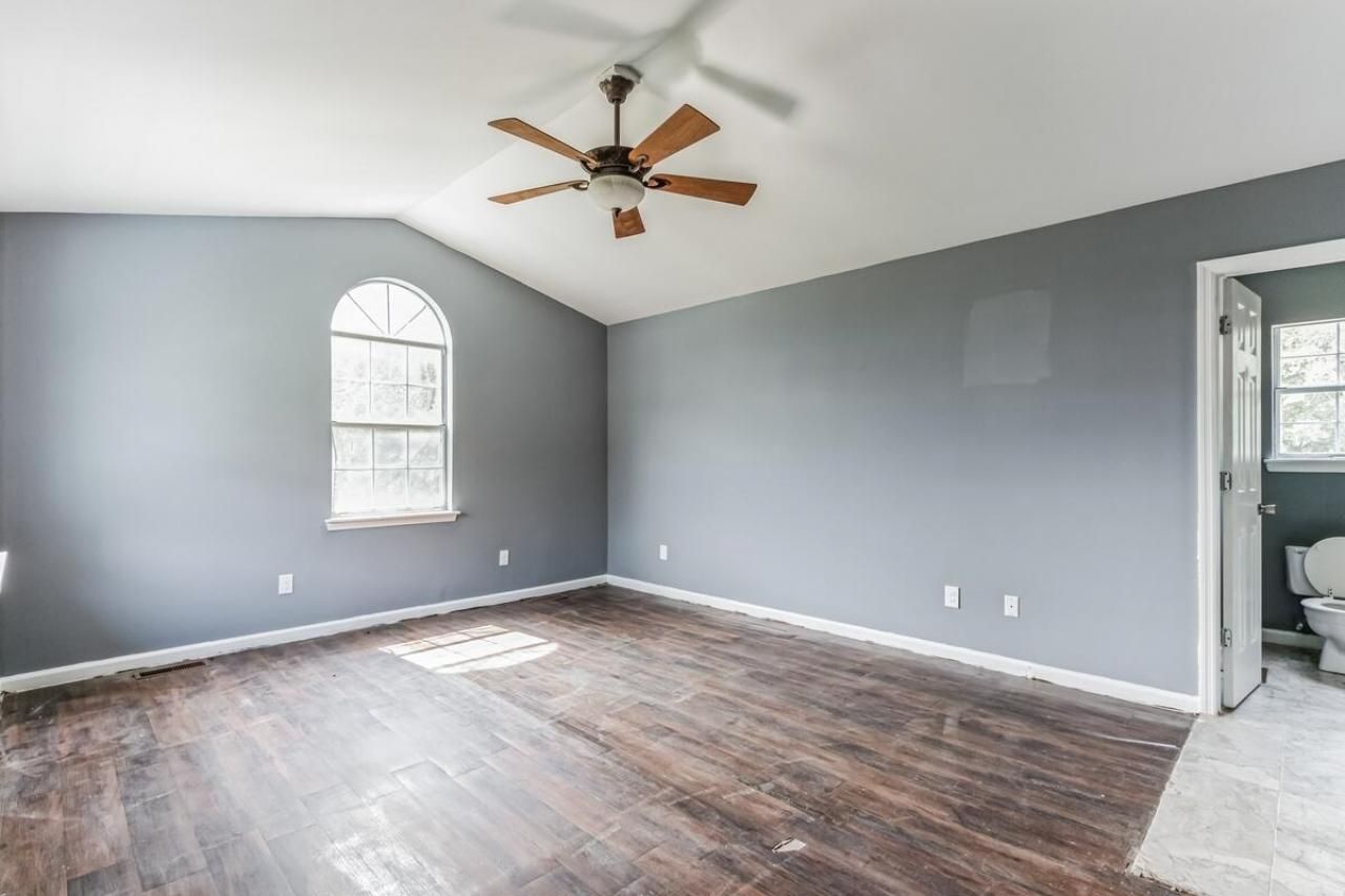 215 Cantilever Court Photo 8