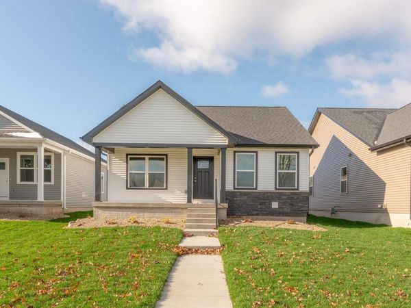 119 Axlewood Drive, Waterloo, IA 50701