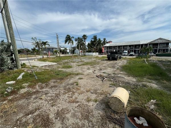 1041 3rd ST, FORT MYERS BEACH, FL 33931