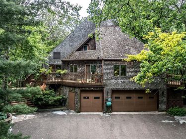 750 Mohican Lane, Mendota Heights, MN 55120