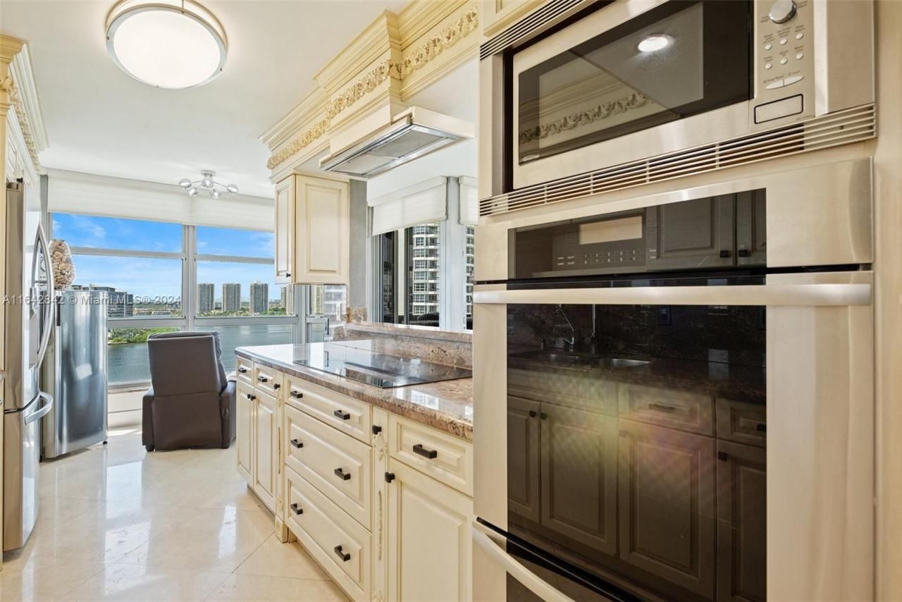 3500 Mystic Pointe Dr, Unit 1801, Aventura, FL 33180 Photo