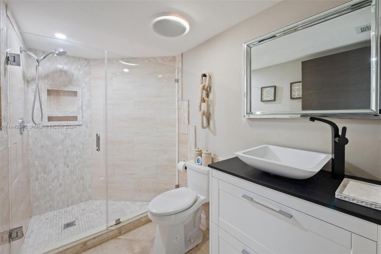 3500 Mystic Pointe Dr, Unit 1801, Aventura, FL 33180 Photo