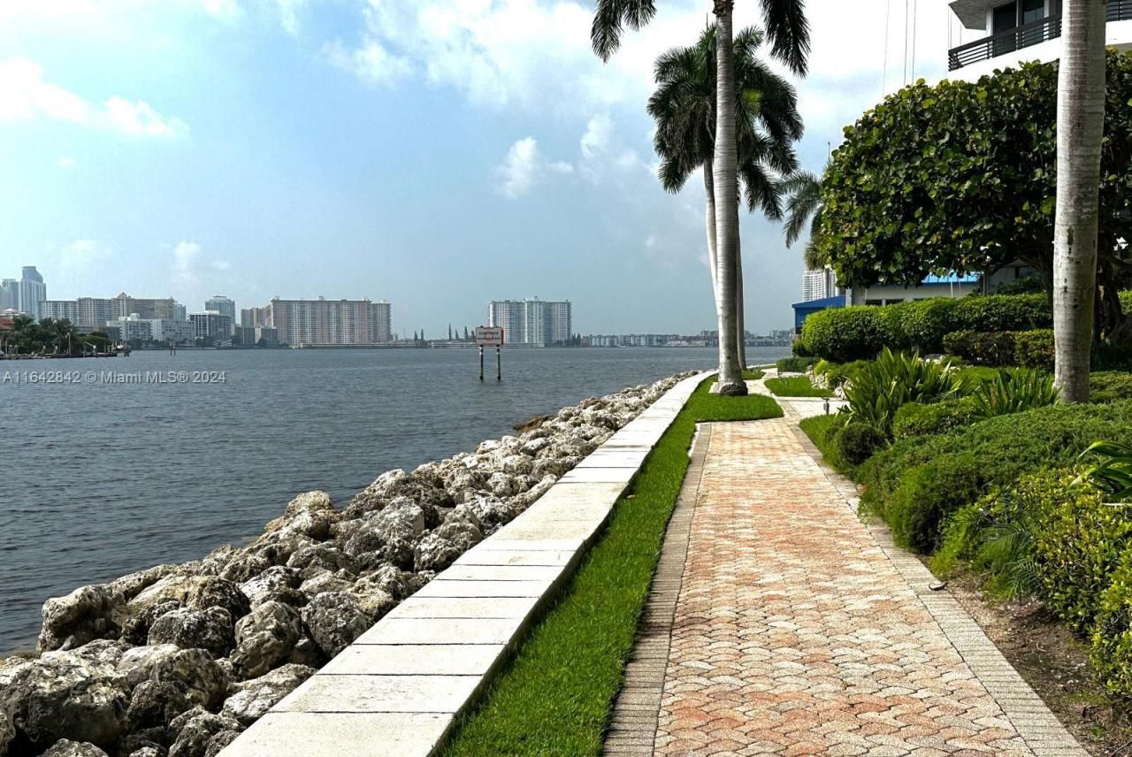 3500 Mystic Pointe Dr, Unit 1801, Aventura, FL 33180 Photo