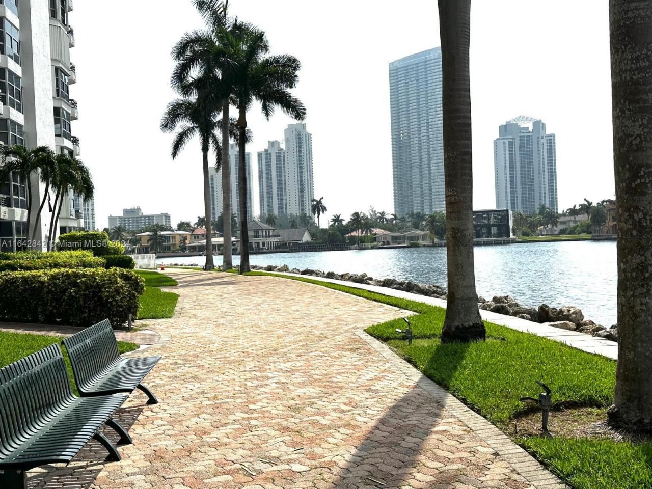 3500 Mystic Pointe Dr, Unit 1801, Aventura, FL 33180 Photo