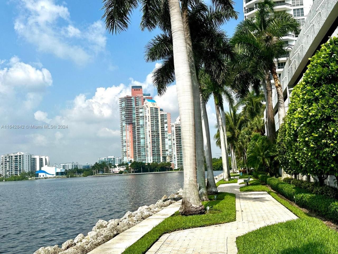 3500 Mystic Pointe Dr, Unit 1801, Aventura, FL 33180 Photo